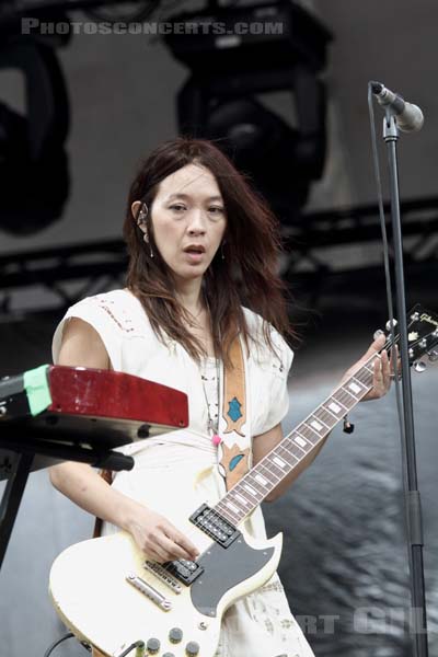 BLONDE REDHEAD - 2011-08-27 - SAINT CLOUD - Domaine National - Grande Scene - Kazu Makino